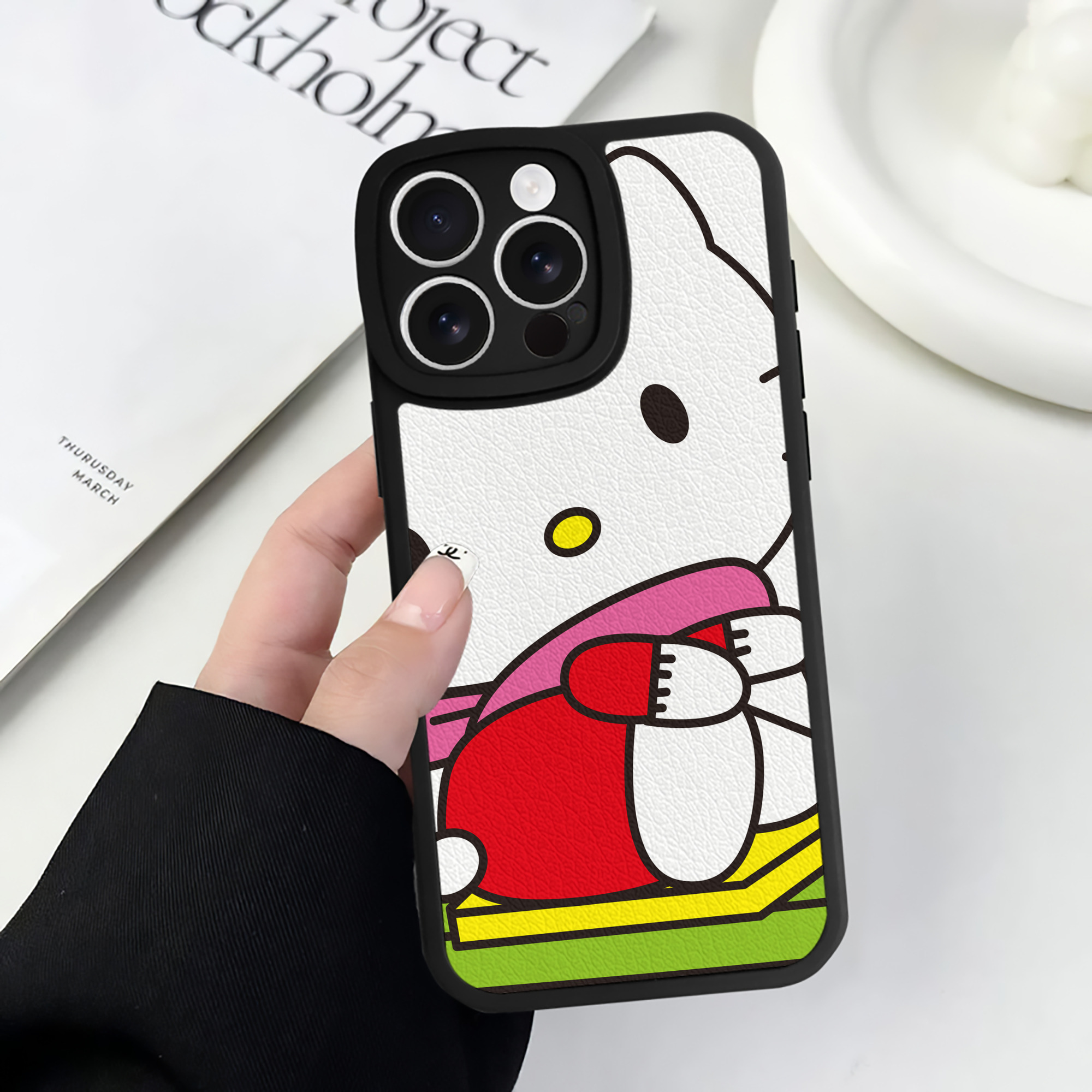 （画像用） Hello Kitty ハローキティ 【iPhone 16シリーズ対応】シリコンスマホケース（レザー調） 材質：シリコン